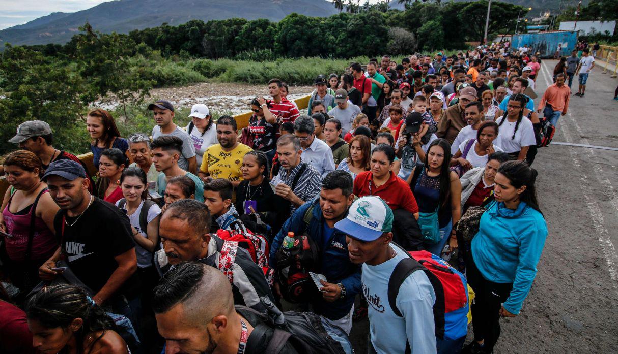 El paso entre Táchira y Norte de Santander, la frontera más dinámica de Venezuela con Colombia, fue reabierto este sábado después de casi cuatro meses cerrado por orden de Maduro. (Foto: AFP)