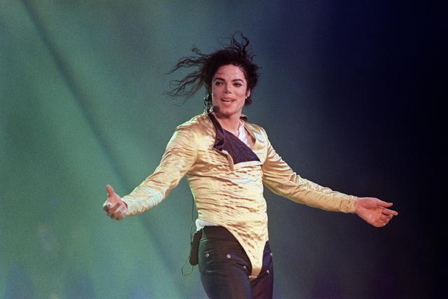 Concierto del Rey del Pop se realizaría el 23 de octubre de 1993.  Miles de seguidores peruanos de Michael Jackson se quedaron con las ganas de verlo en el Estadio Nacional  en Perú.  (Fotos: AFP)