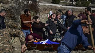 En Stepanakert, el llanto de las madres en los funerales de sus hijos muertos en combate | FOTOS