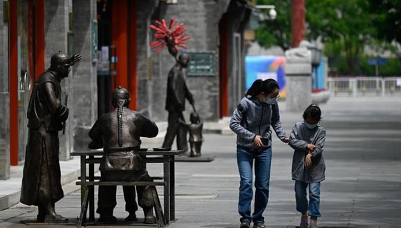 Personas caminando en Pekín.