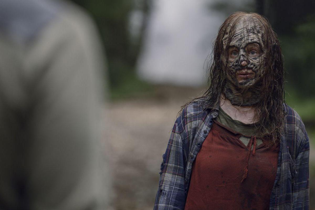 Gamma (Thora Birch) revela información crucial a los sobrevivientes de Alexandria y Hilltop. Foto: Fox.