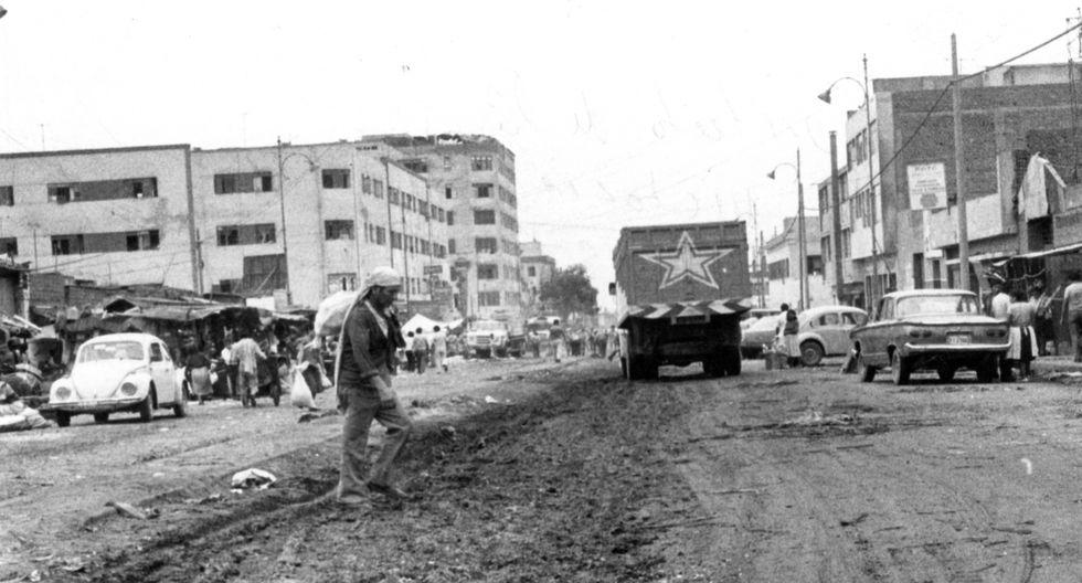 Principios de los 80: la mayoría de pistas aledañas a la zona comercial de Gamarra lucían descuidadas y sin asfalto. (Foto: Archivo histórico El Comercio)
