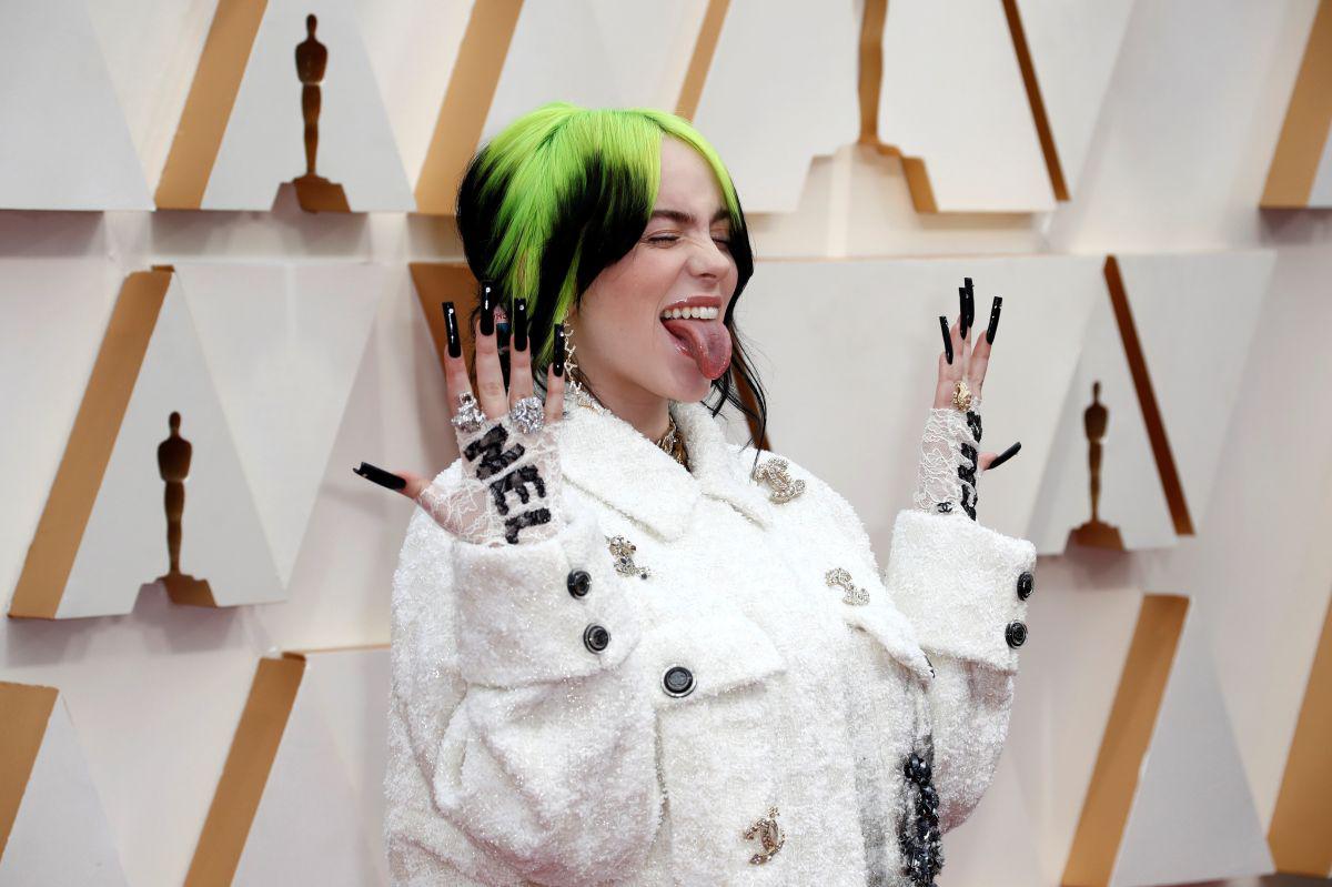 Billie Eilish llegó a los Oscar luciendo una prenda de la firma Chanel. (Foto: Agencia)