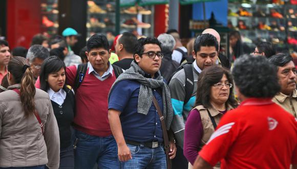 Del total de personas desempleadas, el 42.6% (137,300) son hombres y el 57.4% (185,100) son mujeres.&nbsp;(Foto: Andina)