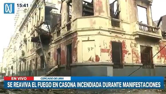 El fuego se reavivó en la parte interna de la casona incendiada el jueves 19 de enero durante una protesta en Lima | Foto: Canal N / Captura de video