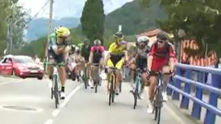 Ciclistas se agarran a golpes en plena carrera Vuelta de España