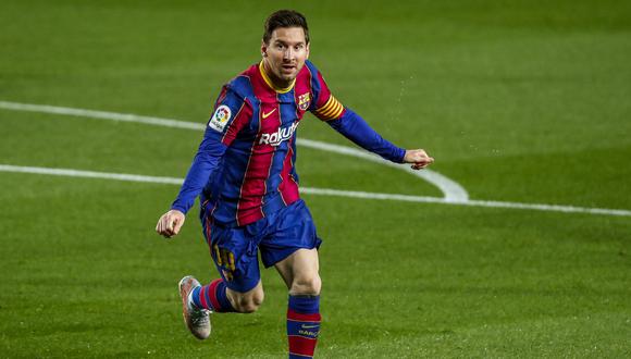 Lionel Messi sigue siendo el protagonista en Barcelona en su primer día sin contrato | Foto: AP