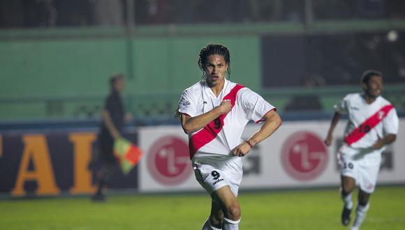 Según el abogado del delantero, Pedro Fida, el próximo 4 de diciembre podría conocerse la sanción definitiva. En Zúrich, a la salida de la audiencia, una novel barra peruana le recordó lo que todos sabemos: “Eres inocente”.