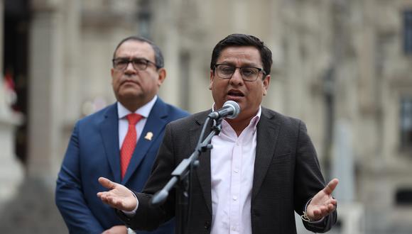 El ministro de Salud, César Vásquez, reporta un caso sospechoso de rabia humana en Lima.