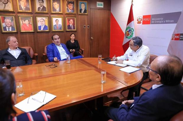 Representatives of Energy Transfer, including Jorge Rivera, its representative in Peru, met with the Minister of Energy and Mines to discuss the issue of the South Peruvian gas pipeline and other projects.  (Photo: Minem)