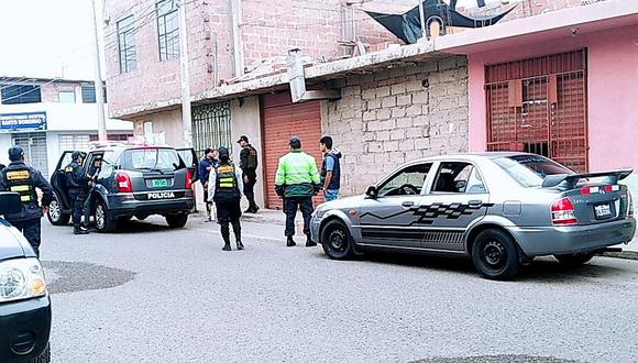 Agentes de la PNP intervinieron auto luego de que empresario les hizo señales con gestos que estaba siendo raptado. (Foto: GEC)