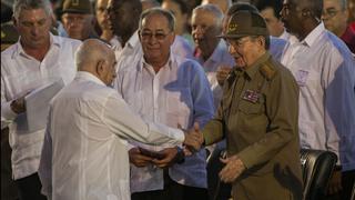 Raúl Castro celebra el 62° aniversario de la revolución cubana