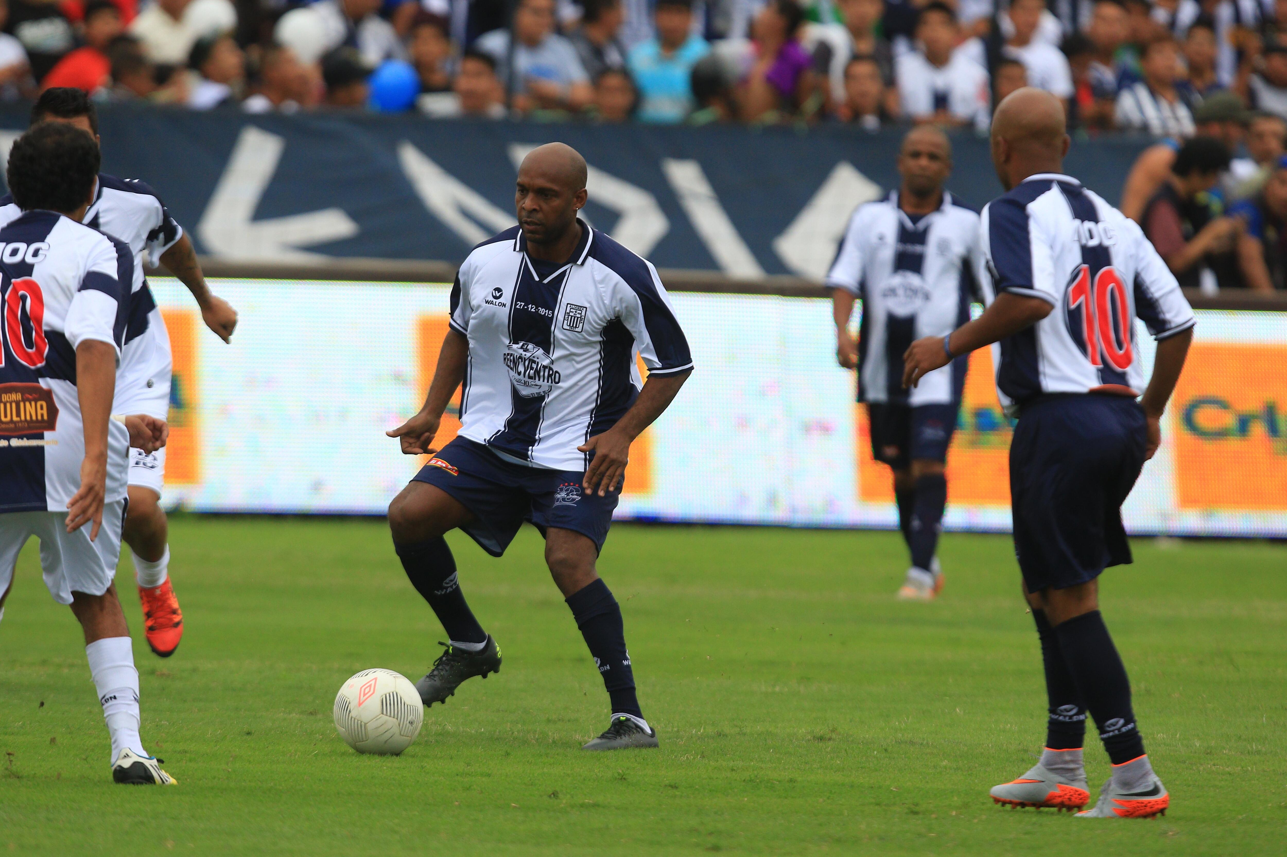 Tressor y Waldir volvieron a jugar juntos en el 2015, en la despedida de Sáenz. (Foto: Germán Falcón / Archivo GEC)