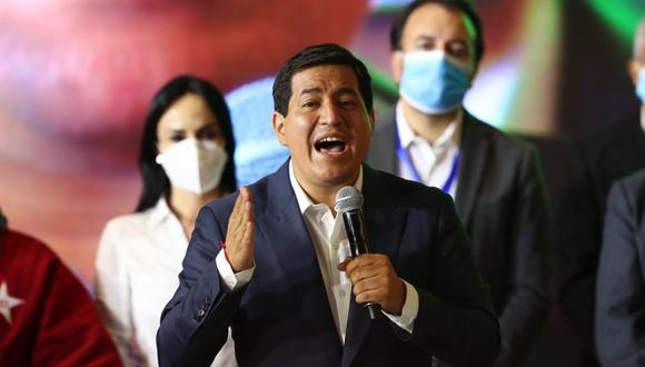 El candidato correista Andrés Arauz acepta su derrota durante unas declaraciones en Quito (Ecuador). (Foto: EFE/ José Jácome).