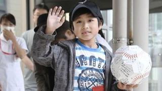 Japón: El niño abandonado salió como un héroe del hospital