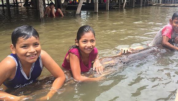 Loreto: niños de Belén limpian el río Itaya en canoas