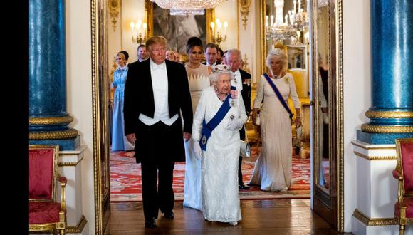 El presidente Donald Trump asistió a un banquete organizado por la reina Isabel II. (Reuters).