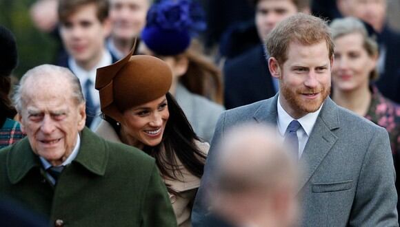 Felipe de Edimburgo junto al príncipe Harry y Meghan de Sussex. (Foto: AFP)