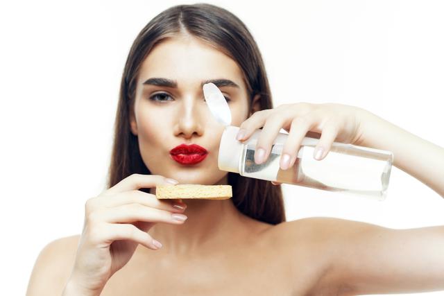 Descubre cuáles son los principales errores de maquillaje en esta galería. (Foto: Shutterstock)