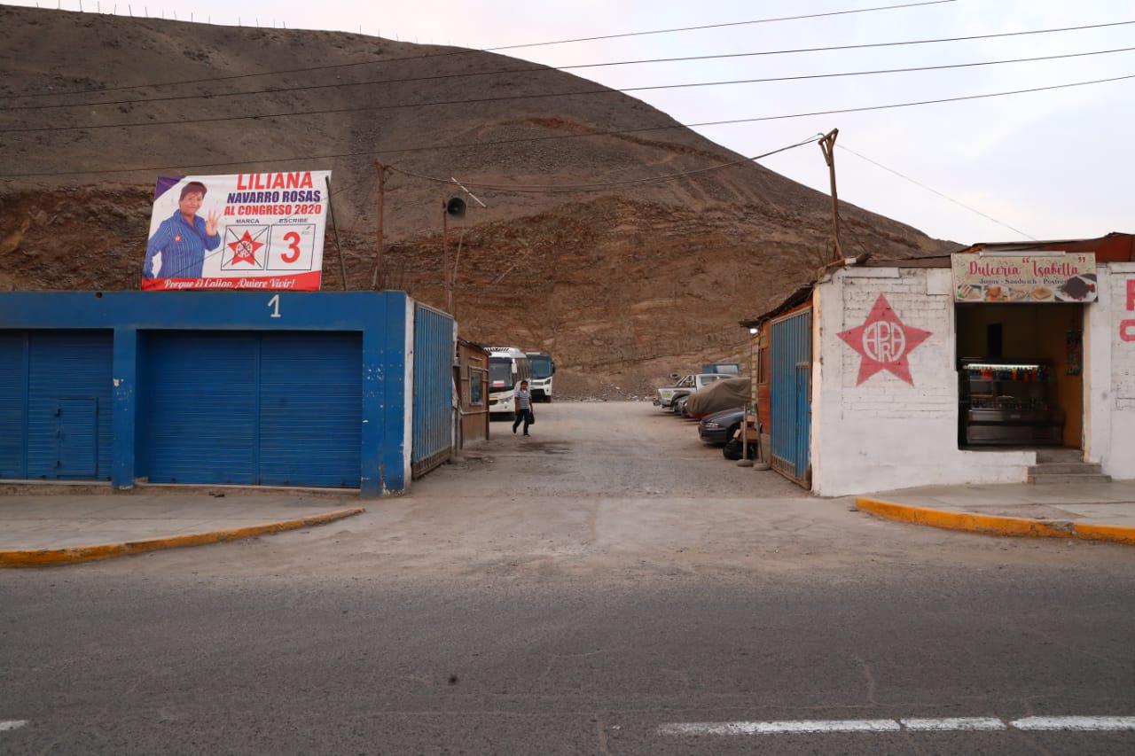 Los infractores de tránsito debían llevar su vehículo a este local de lavado de autos de la avenida Pedro Beltrán, en Ventanilla, y dejar allí el monto de las coimas. (Foto: Alessandro Currarino/El Comercio)