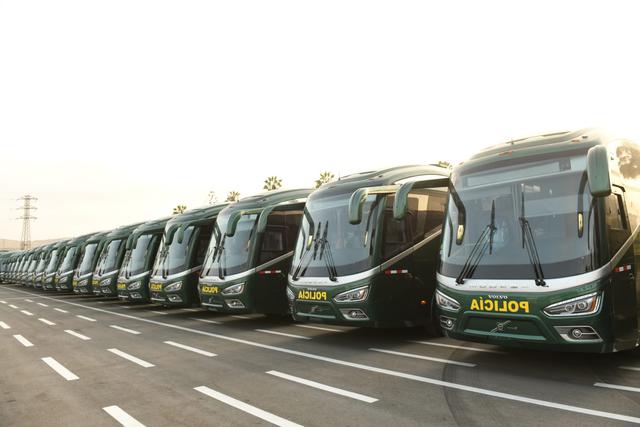 Fueron presentados los 25 ómnibus interurbanos que permitirán reforzar el trabajo de capacidad operativa de la PNP en favor de seguridad ciudadana. (Foto: Difusión)