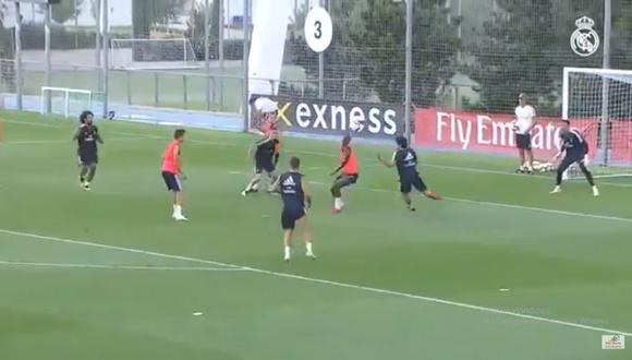 Vinicius Junior sorprendió a todos durante los entrenamientos del Real Madrid. El brasileño inventó una chalaca en el área, con la que dejó congelado a Keylor Navas (Foto: captura de pantalla)