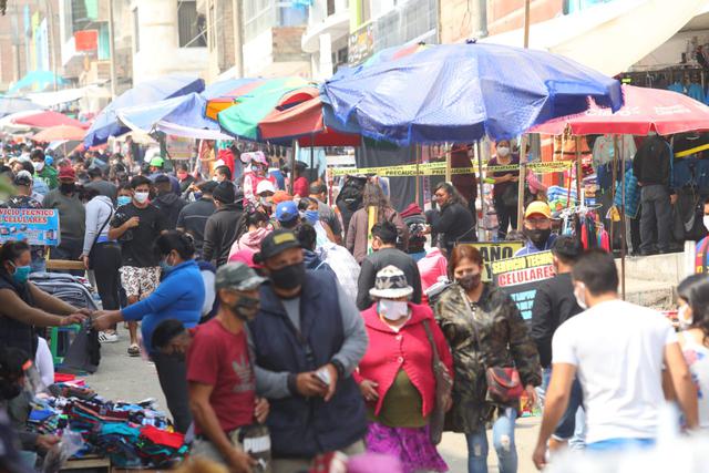 Una gran cantidad de personas se congregó en los mercados de Carabayllo. (Foto: Gonzalo Córdova/GEC)