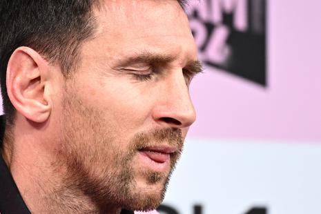 Leo Messi lució una camiseta retro de la Selección Argentina: cuál es el  motivo comercial
