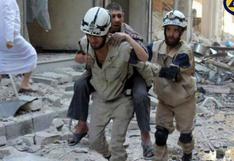 Cascos blancos se deshacen de cuerpos mutilados de soldados sirios