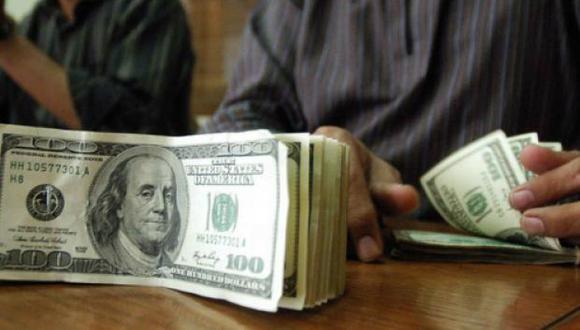 Dólar cerró con leve alza frente a la jornada de ayer. (Foto: AFP)