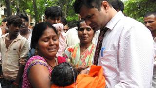 India:Mueren 60 niños en un hospital por falta de oxígeno