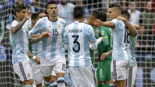 Argentina goleó 3-0 a Bolivia y clasificó primero en Grupo D