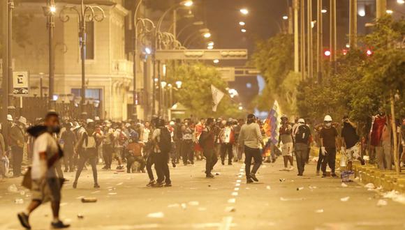 Enfrentamientos entre manifestantes y agentes de la Policía en el Centro de Lima. Foto: GEC