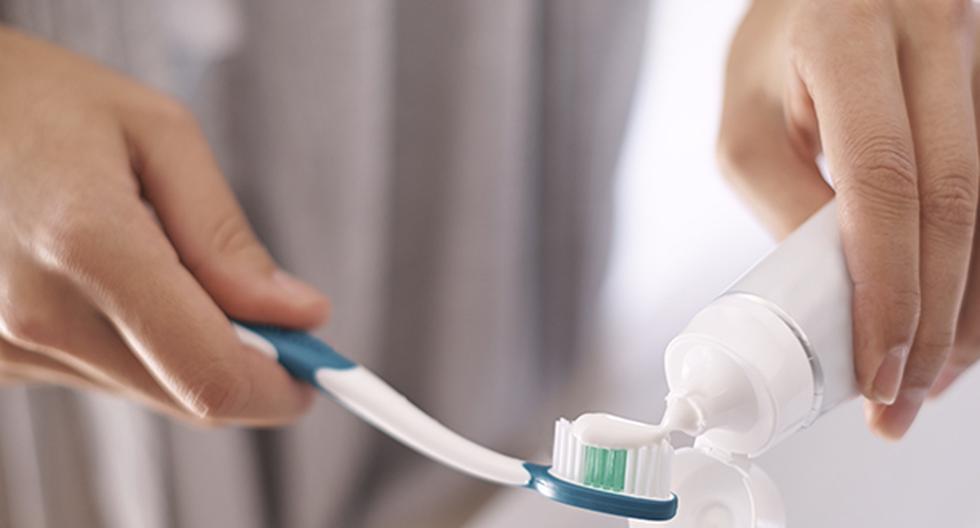 Estos consejos te ayudarán a borrar esa mancha de pasta de dientes de tu ropa. (Foto: IStock)