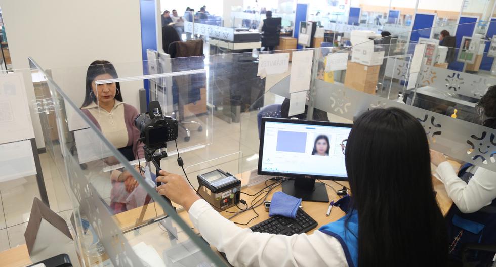 El ciudadano extranjero debe sacar una cita presencial en Migraciones para la captura de sus datos biométricos. (Foto: Migraciones)