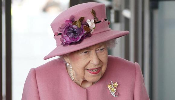 La reina Isabel II de Gran Bretaña asiste a la ceremonia de inauguración del sexto Senedd, el Parlamento de Gales, en Cardiff, el 14 de octubre de 2021. (Jacob King / POOL / AFP).