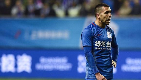A pesar de su mal rendimiento en Shanghai Shenhua, la directiva piensa en darle otra oportunidad a Carlos Tevez. En total anotó cuatro goles en 16 compromisos disputados. Cifras bastante bajas. (Foto: AFP)