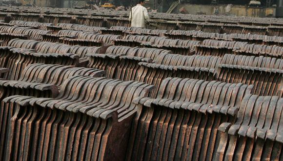 Más temprano en la sesión, el cobre llegó a los US$7.946 por tonelada. (Foto: AFP)