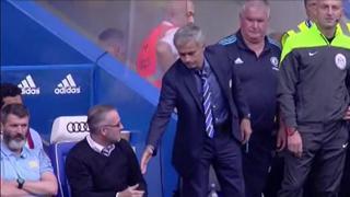 Técnico rival no quiso darle la mano a Mourinho al despedirse