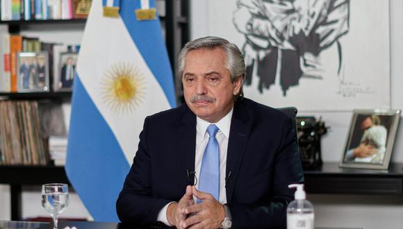 Imagen muestra al presidente argentino Alberto Fernández anunciando nuevas medidas contra la propagación del nuevo coronavirus, COVID-19, desde la Residencia Presidencial de Olivos en Olivos, Buenos Aires. (Foto: ESTEBAN COLLAZO / Argentinian Presidency / AFP)