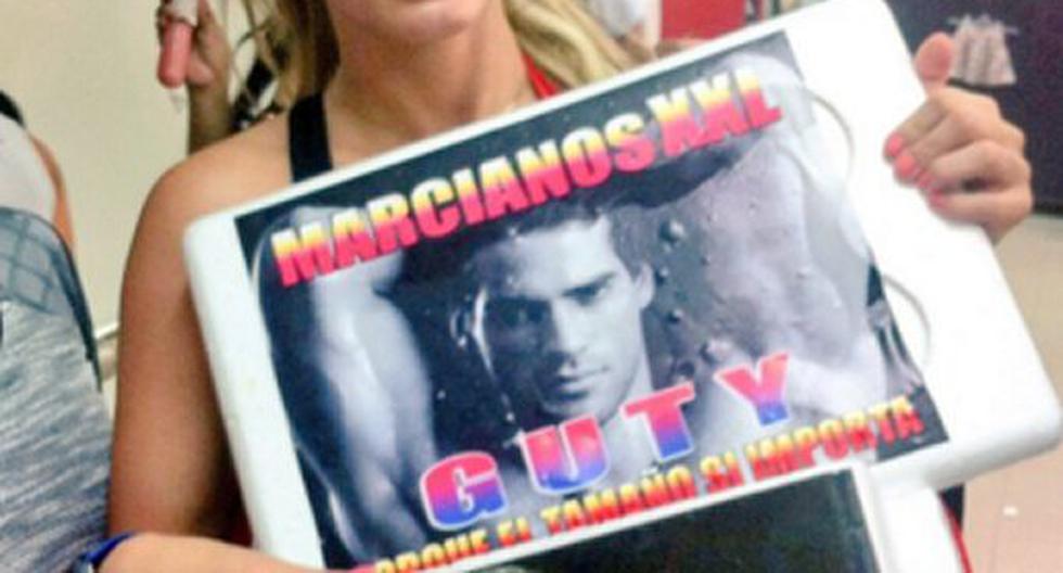 Alejandra Baigorria se luce orgullosa vendiendo los marcianos de Guty Carrera. (Foto: Twitter / @GutyCarreraT )