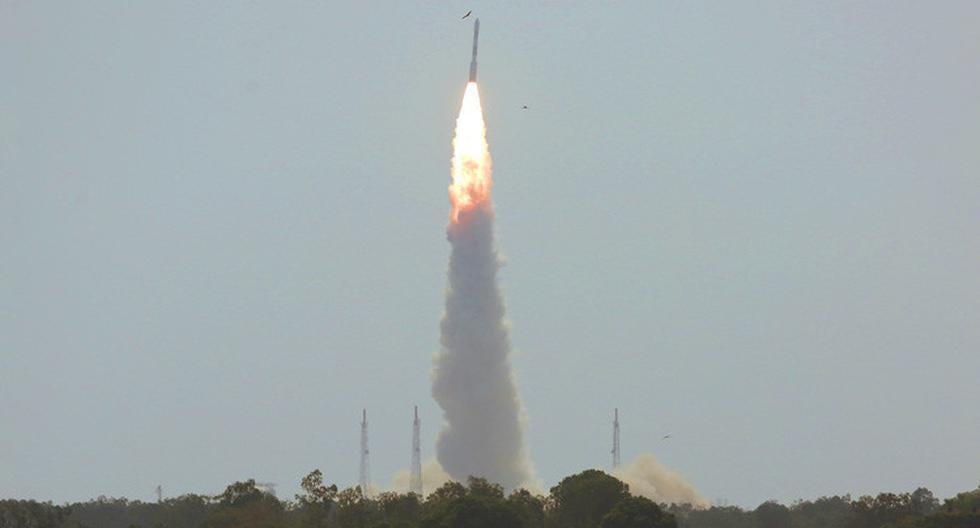 El PSLV-C38 llevó consigo los satélites de fabricación india Cartosat-2 y NIUSAT, además de 29 nanosatélites de 14 países que serán puestos en órbita. (Foto: EFE)