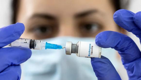 La vacuna contra la viruela del mono por ahora solo es producida por la compañía danesa Bavarian Nordic. Ya se aplica en Europa y Estados Unidos. (Foto: Reuters)