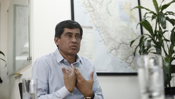 Ministro de Transportes y Comunicaciones, Carlos Lozada, aseguró que no se aferra al cargo y continúa trabajando. (Foto: Leandro Britto / GEC)