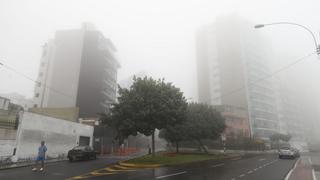 Lima registra condiciones invernales hasta con 100% de humedad pese a que continúa otoño, según Senamhi