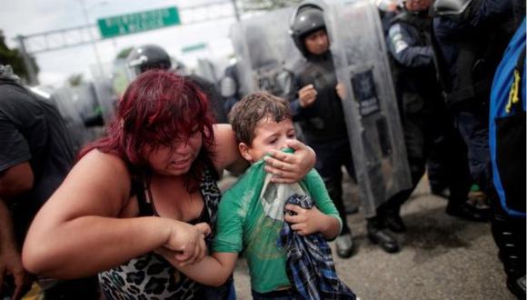Los gases lacrimógenos fueron utilizados en contra de los migrantes centroamericanos que intentaron cruzar la frontera de EE.UU. desde México.