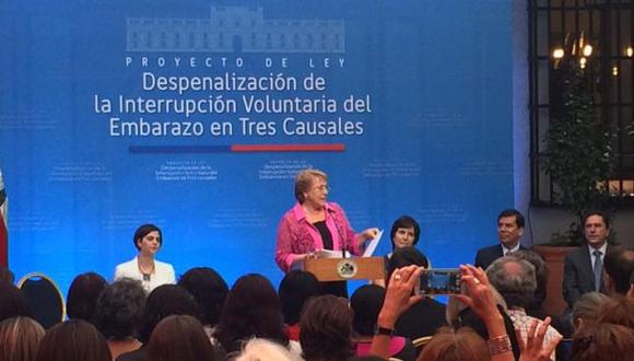 Bachelet presenta al Congreso proyecto para legalizar el aborto