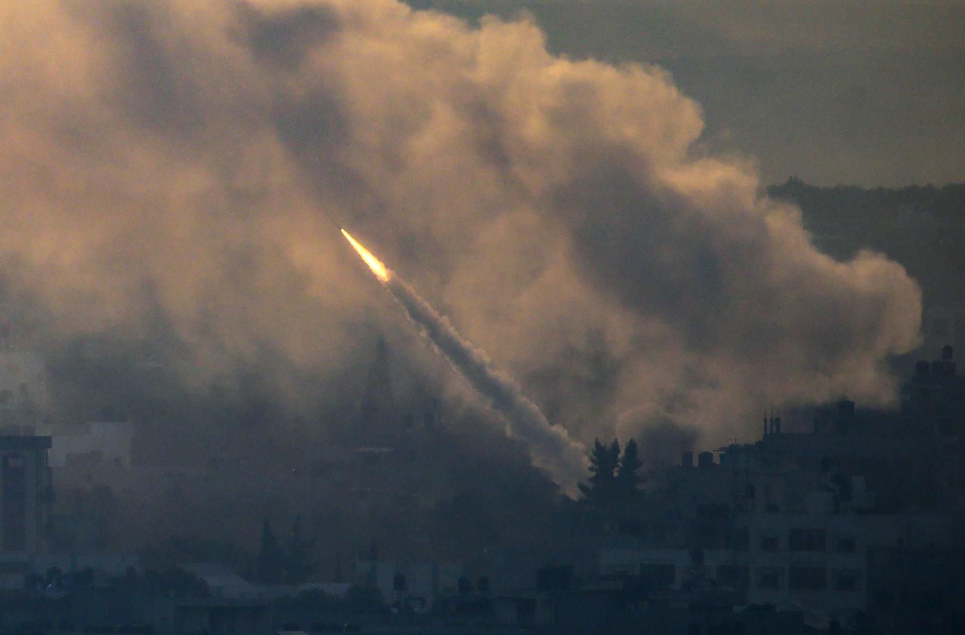 Militants from the Ezz al-Din Al Qassam militia, the military wing of the Hamas movement, launch a rocket from the coastal strip of Gaza towards Israel.  (EFE/EPA/MOHAMMED SABLE).
