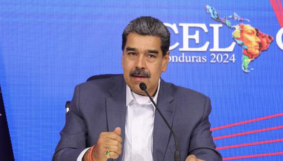 El presidente Nicolás Maduro hablando durante una cumbre virtual de la Comunidad de Estados Latinoamericanos y Caribeños (CELAC), en Caracas el 16 de abril de 2024. (Foto de MARCELO GARCIA / Presidencia de Venezuela / AFP)