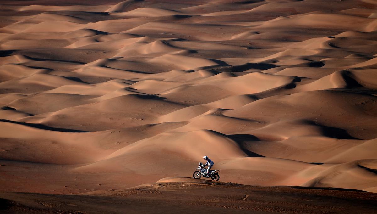 Los moteros más aventureros del Dakar. (Foto: AFP)